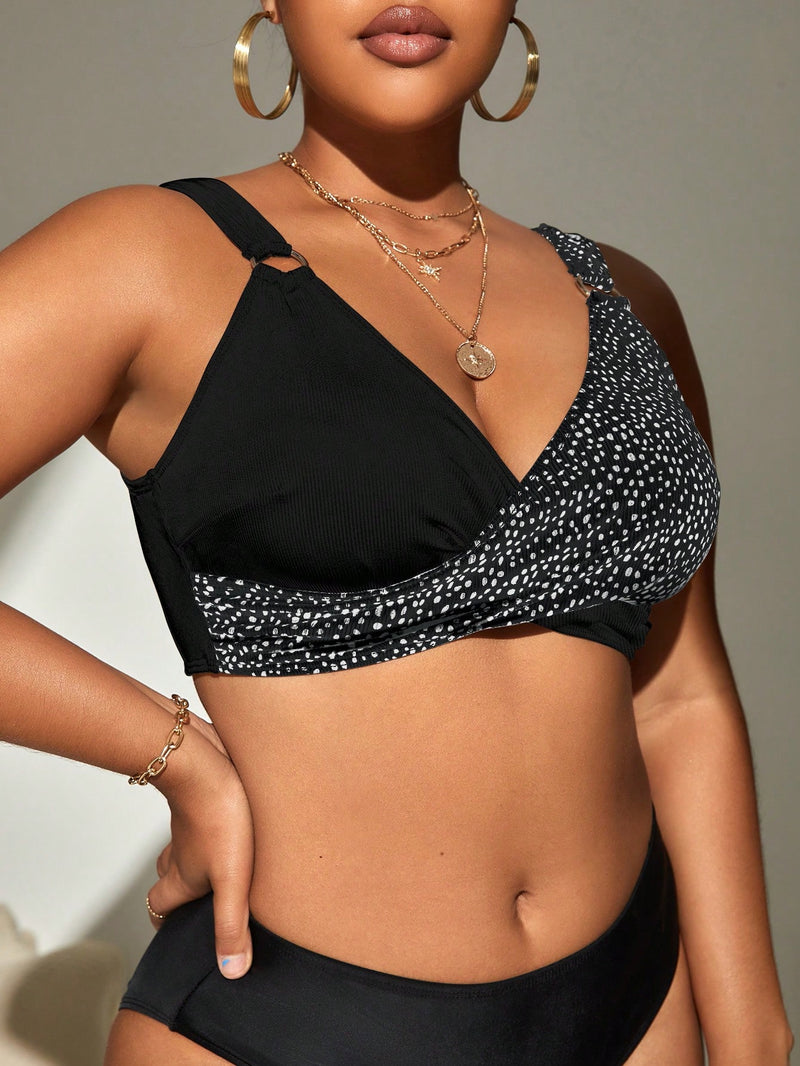 Maiô Feminino com Torção Frontal Mari. Tamanho Plus 