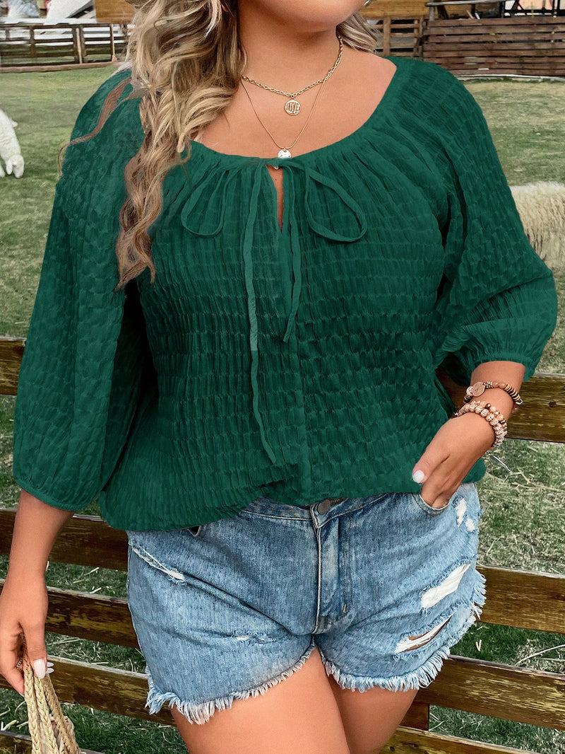 Blusa Feminina com laço na gola. Plus Size - Mirna