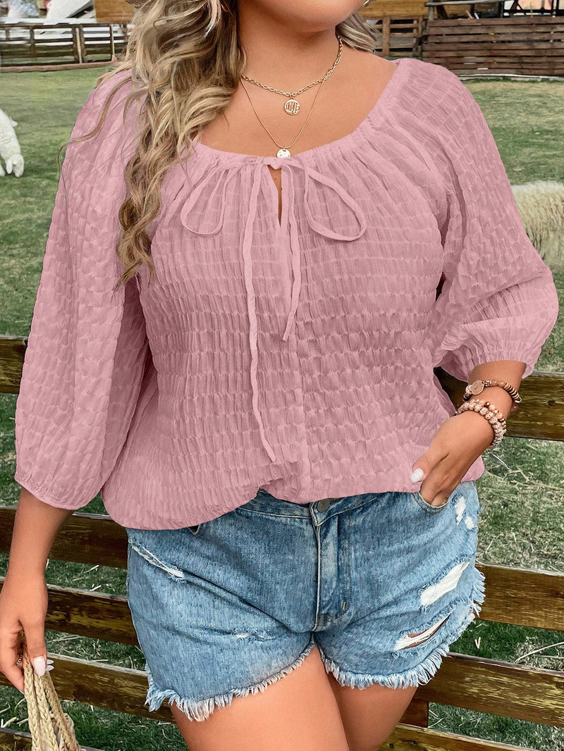 Blusa Feminina com laço na gola. Plus Size - Mirna