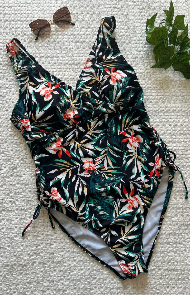 Maiô Feminino com estampa floral. Plus Size - Leilyane