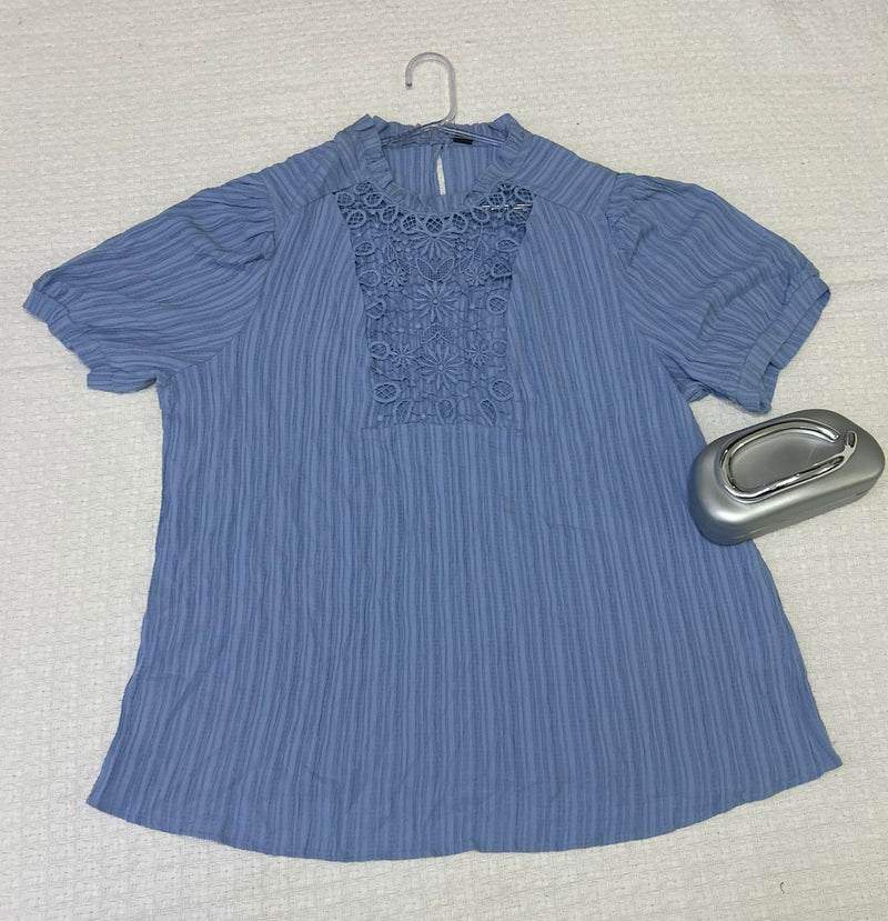Camisa Feminina de Com detalhe Vasado. Plus size - Ligia
