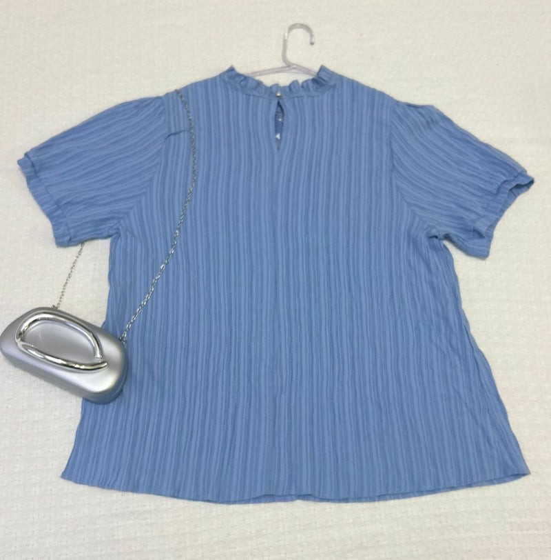 Camisa Feminina de Com detalhe Vasado. Plus size - Ligia