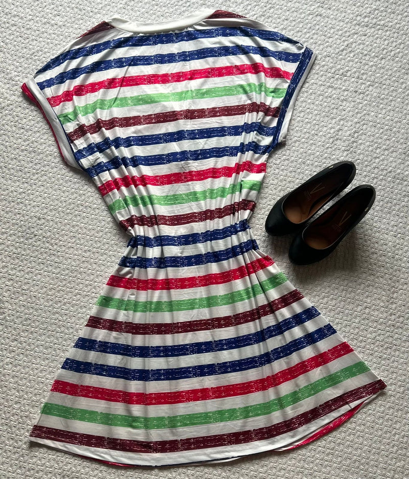 Vestido Feminino de Manga Curta com Decote em V. Plus Size - Ritha
