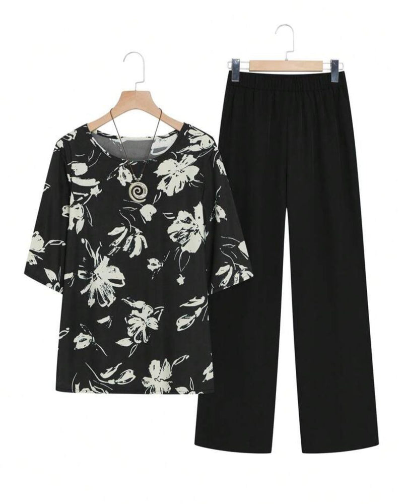 Conjunto de Duas Peças  com Blusa de Manga Curta e Calça. Plus Size - Lavinéa