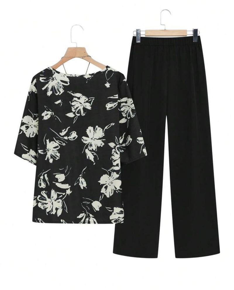 Conjunto de Duas Peças  com Blusa de Manga Curta e Calça. Plus Size - Lavinéa