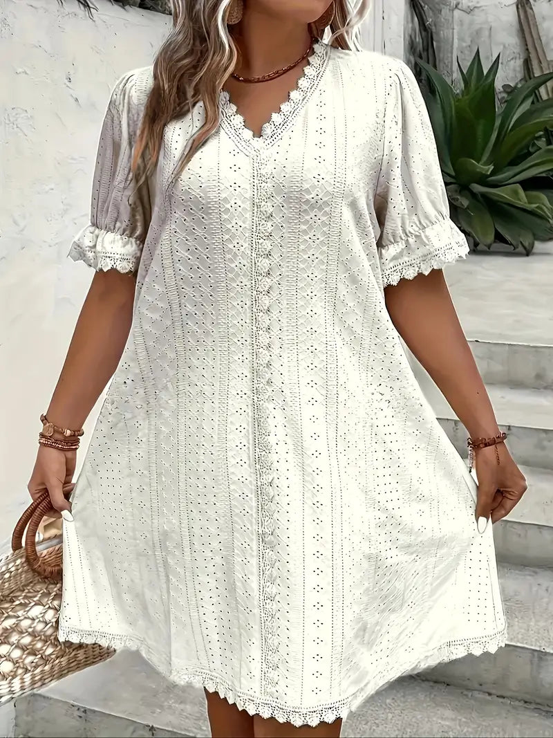 Vestido com Contrastante de Renda Feminino - Jamila. Plus Size